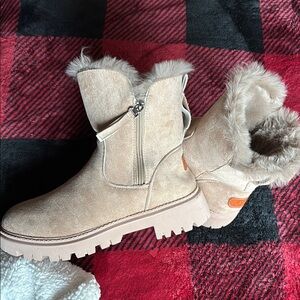 Tan Winter Rain Boots with Fur Trim and Rugged Sole
